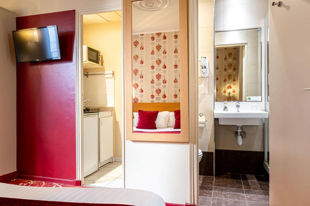 Hotel Romance Malesherbes By Patrick Hayat Paris Exterior photo