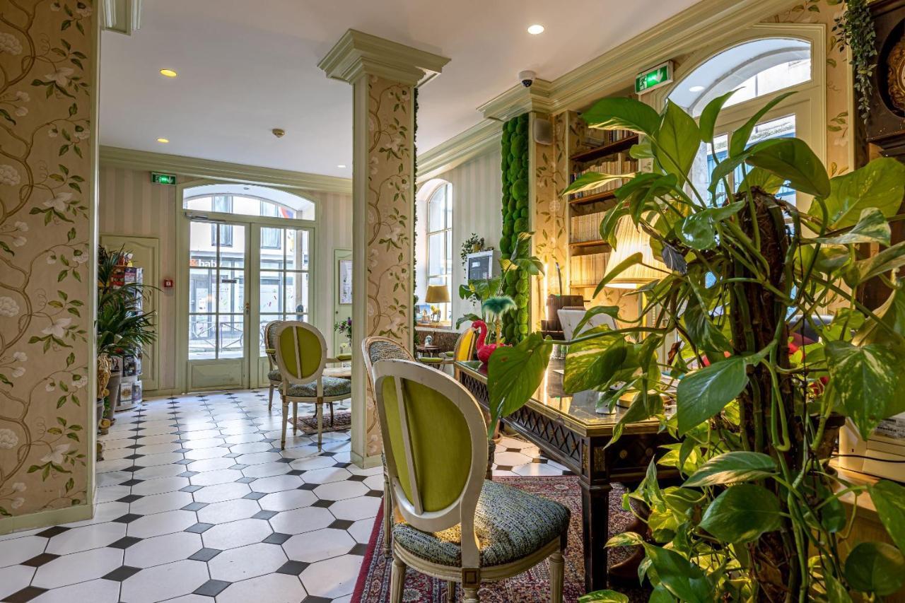 Hotel Romance Malesherbes By Patrick Hayat Paris Exterior photo