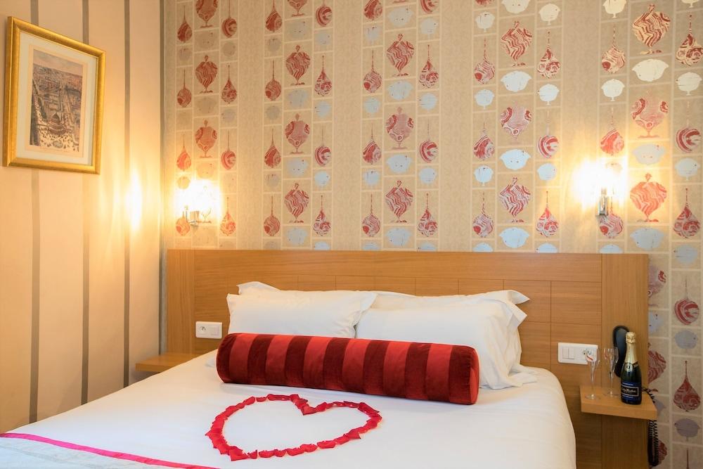 Hotel Romance Malesherbes By Patrick Hayat Paris Exterior photo