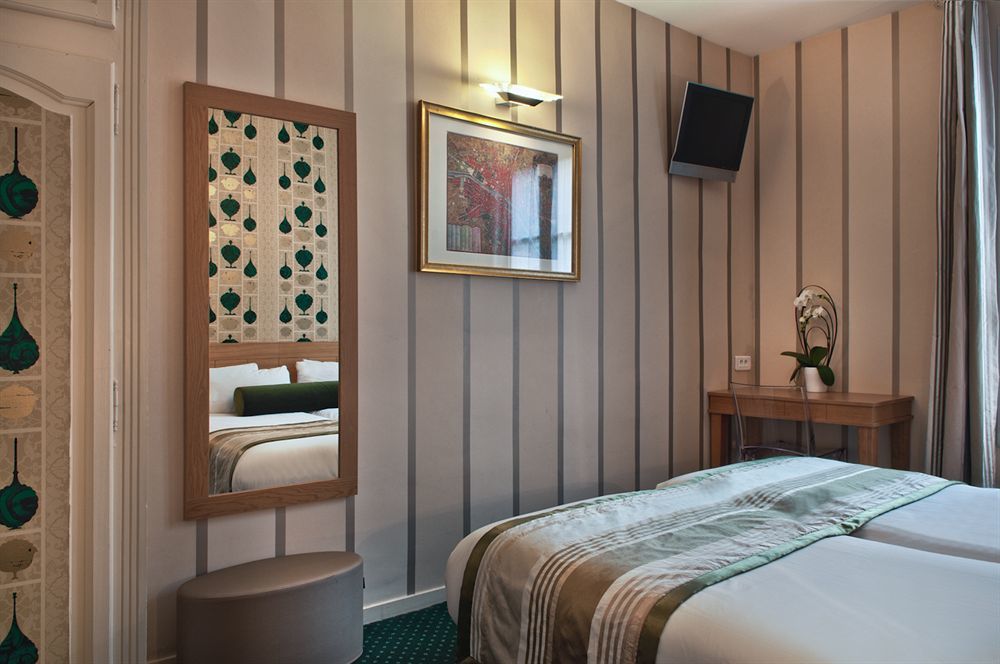 Hotel Romance Malesherbes By Patrick Hayat Paris Room photo