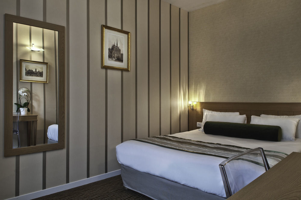 Hotel Romance Malesherbes By Patrick Hayat Paris Room photo